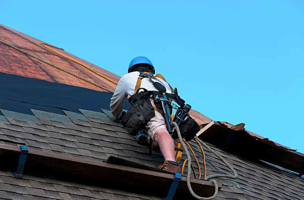 8 Benefits of Hiring a Local Branson Roofer